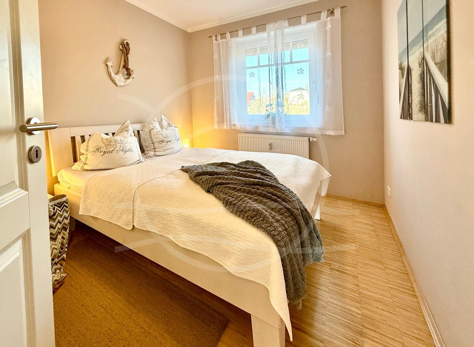 Schlafzimmer mit Doppelbett