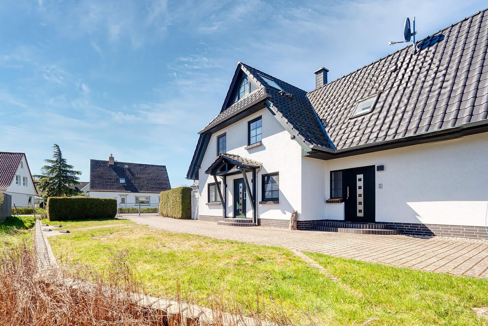 Hausansicht mit Eingang