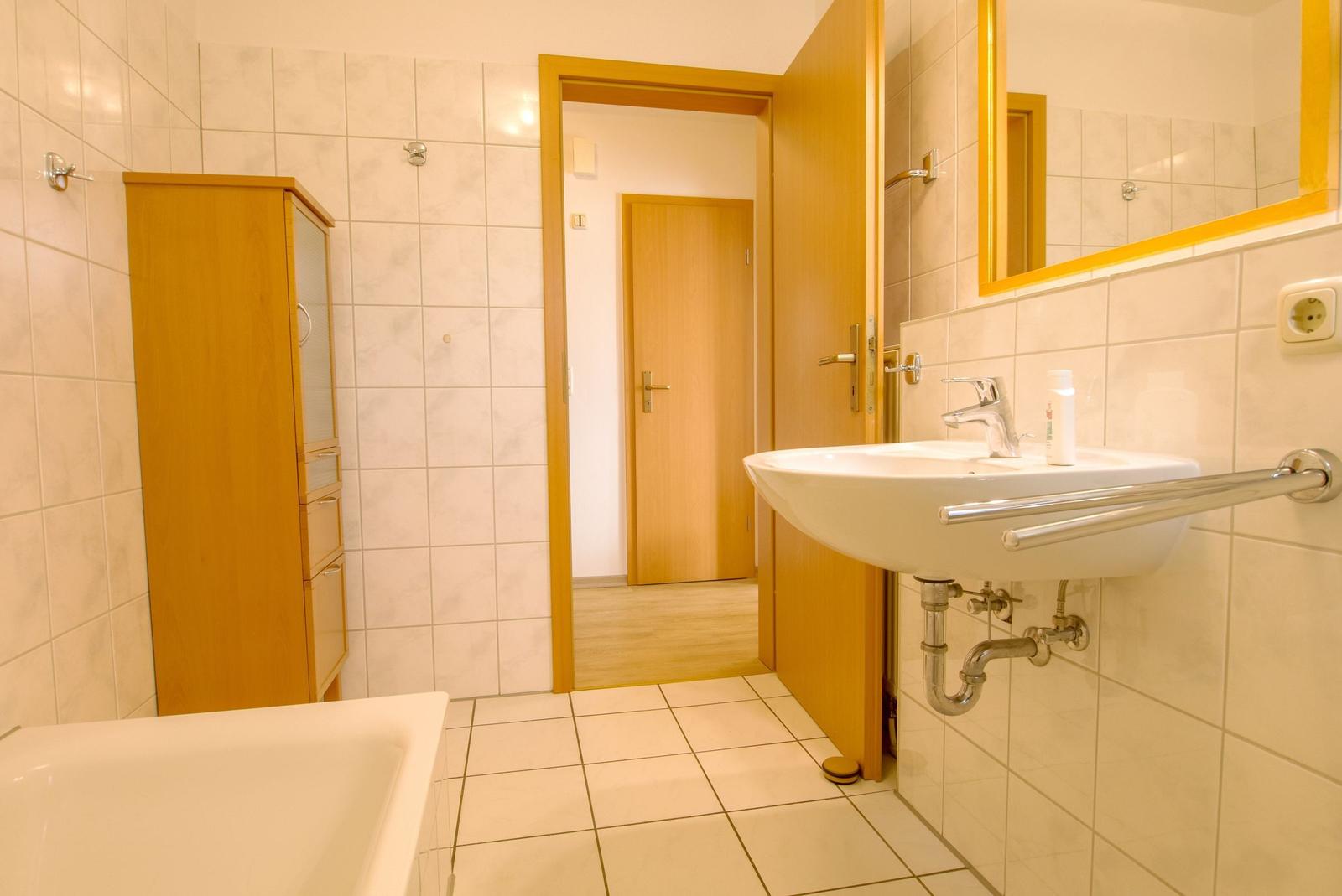 Bad mit Badewanne
