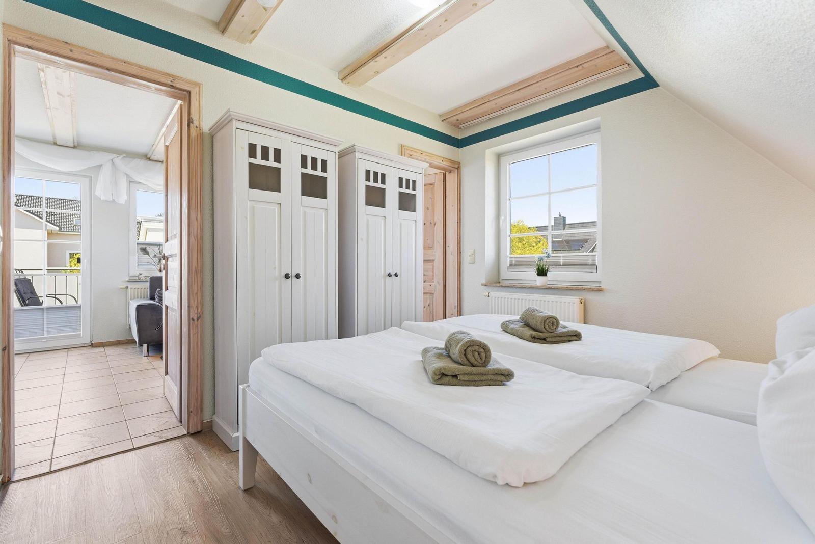 Schlafzimmer mit Doppelbett