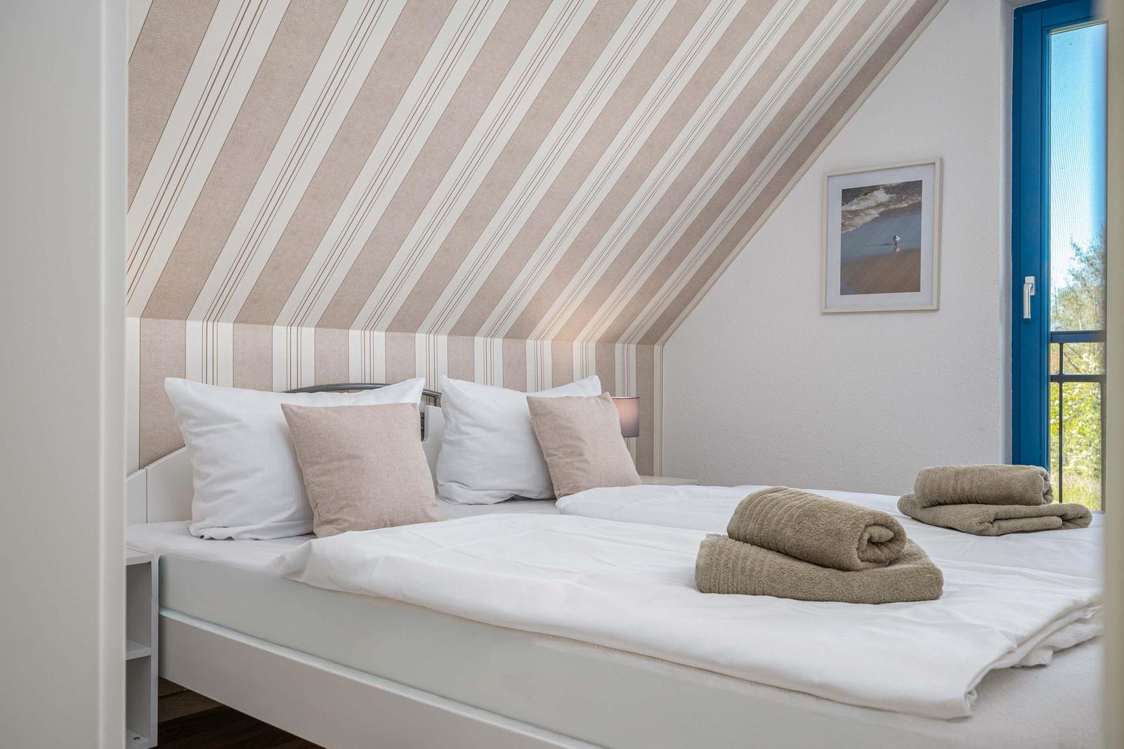 Schlafzimmer mit Doppelbett