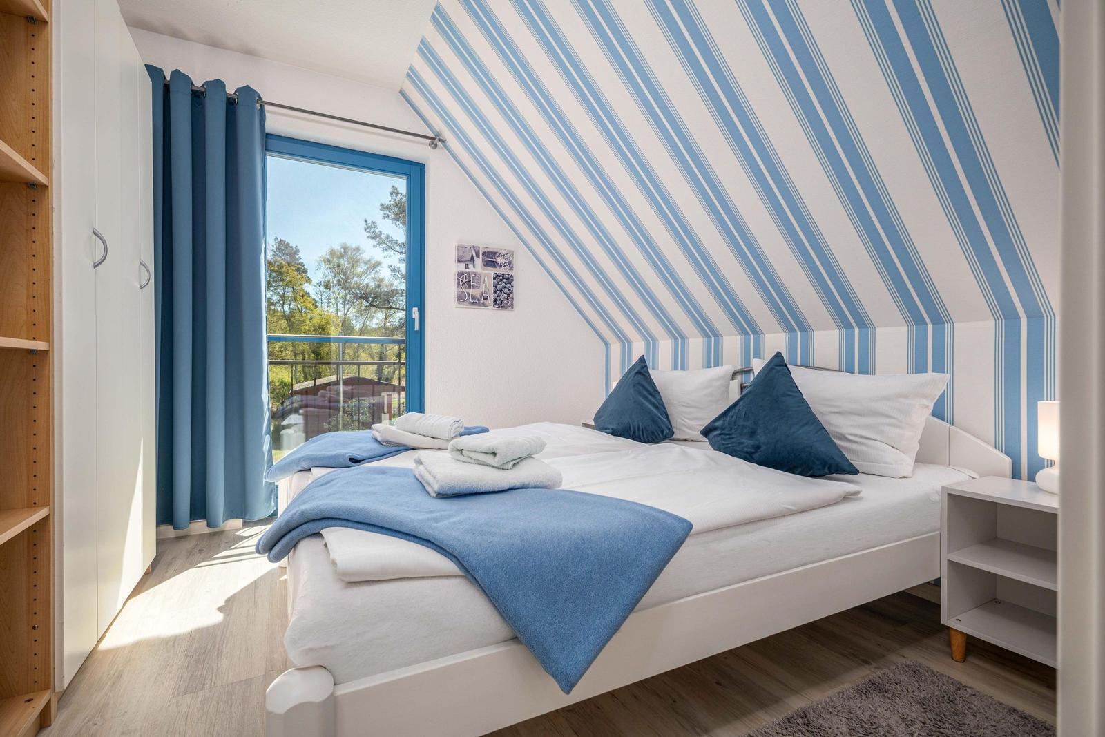 Schlafzimmer mit Doppelbett