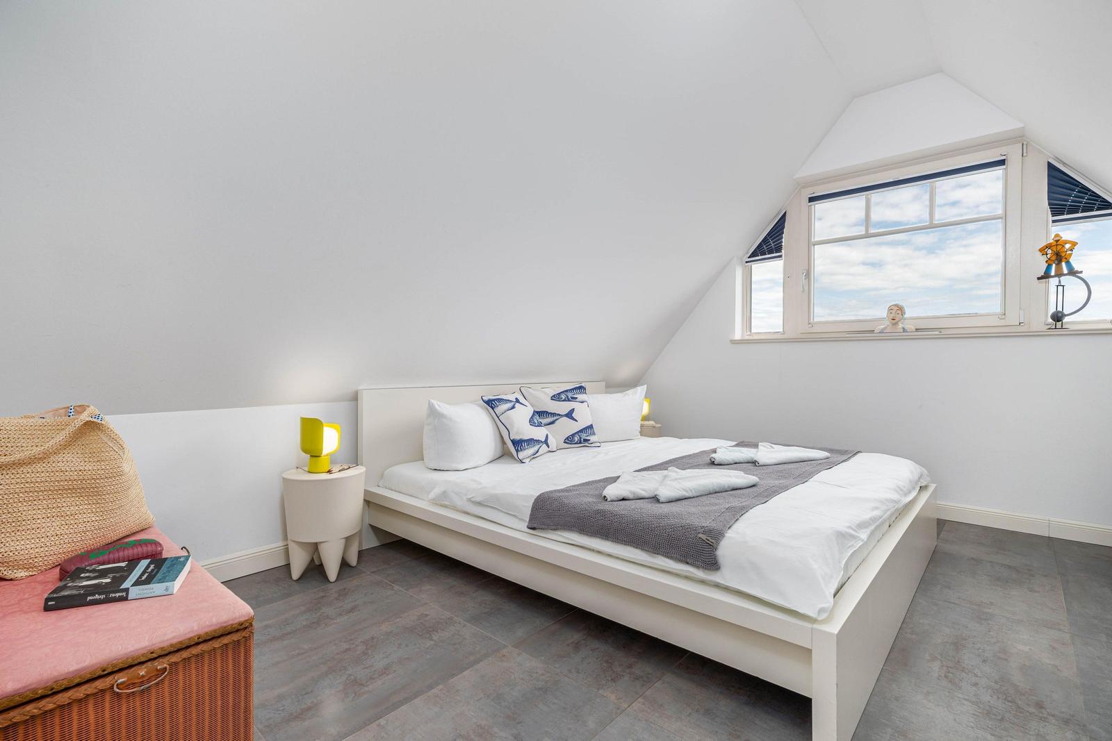 Schlafzimmer mit Doppelbett
