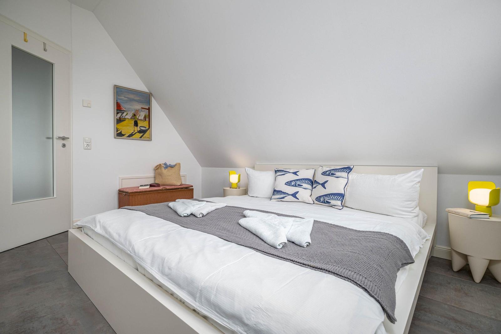 Schlafzimmer mit Doppelbett