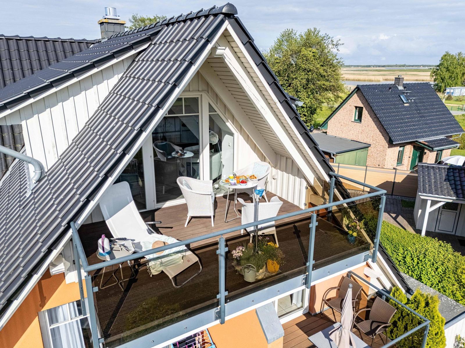 Blick auf den Balkon aus der Luft