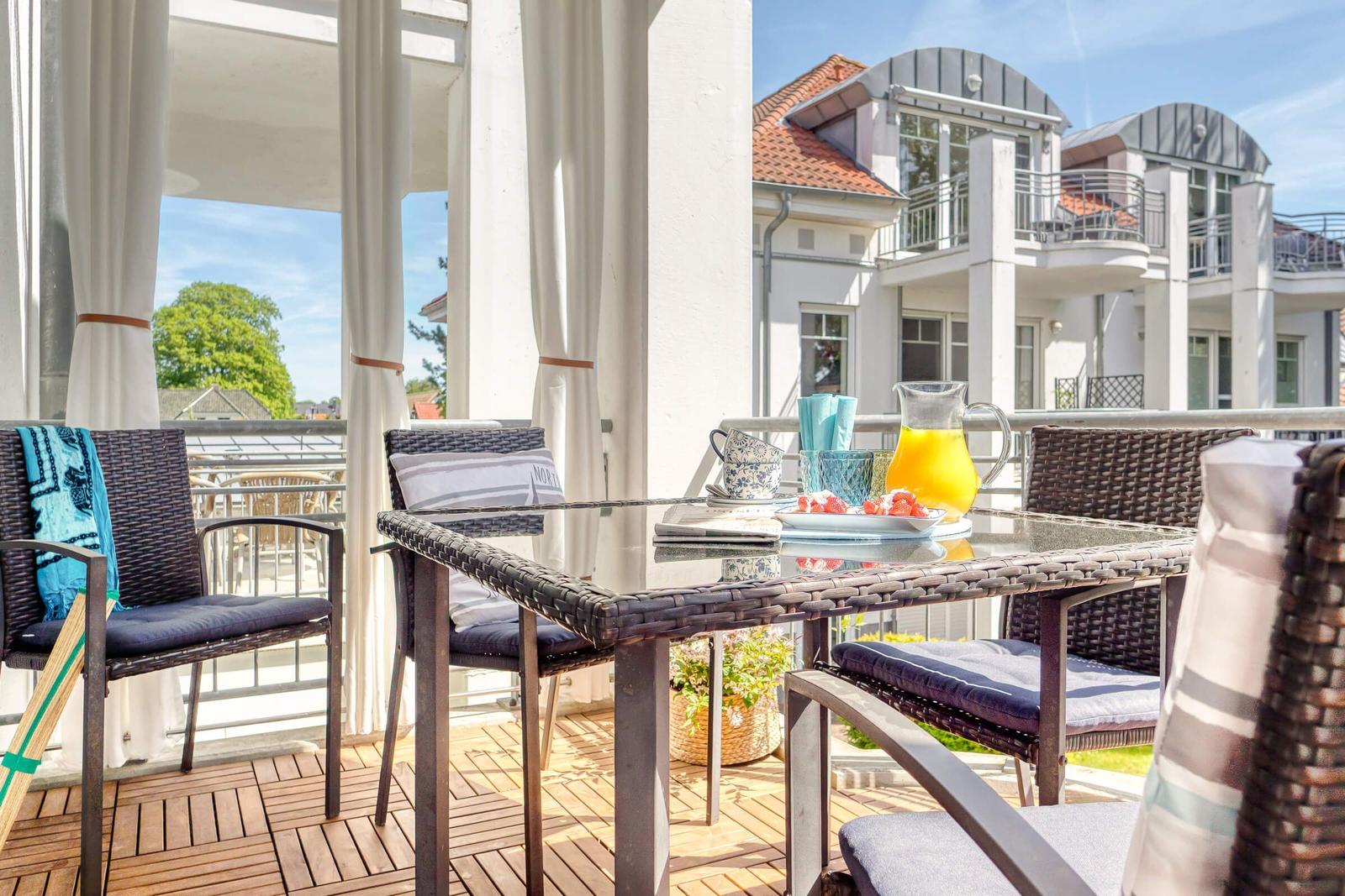möblierter Südbalkon