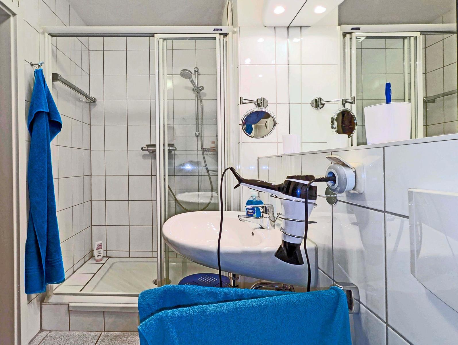 Bad mit Dusche