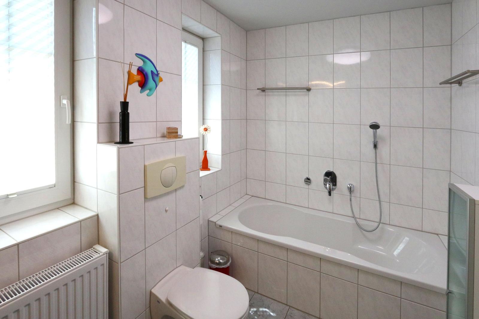 Badezimmer mit Badewanne