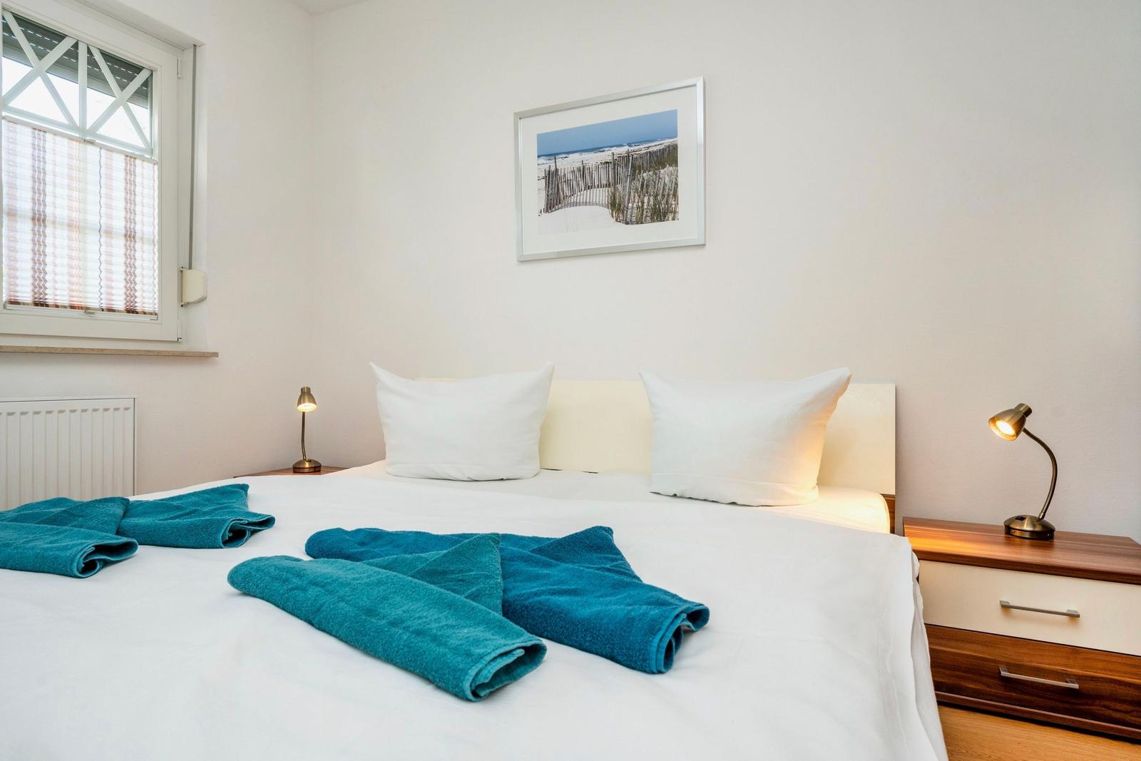 Schlafzimmer mit Doppelbett