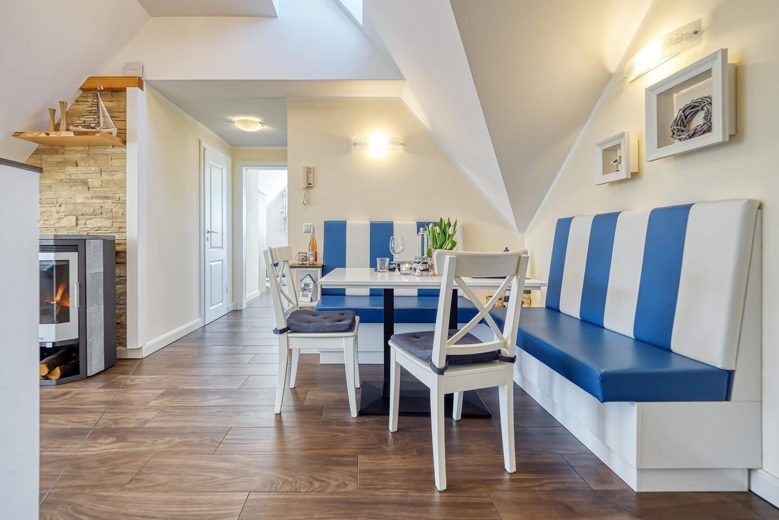 Essbereich mit Blick Richtung Schlafzimmer
