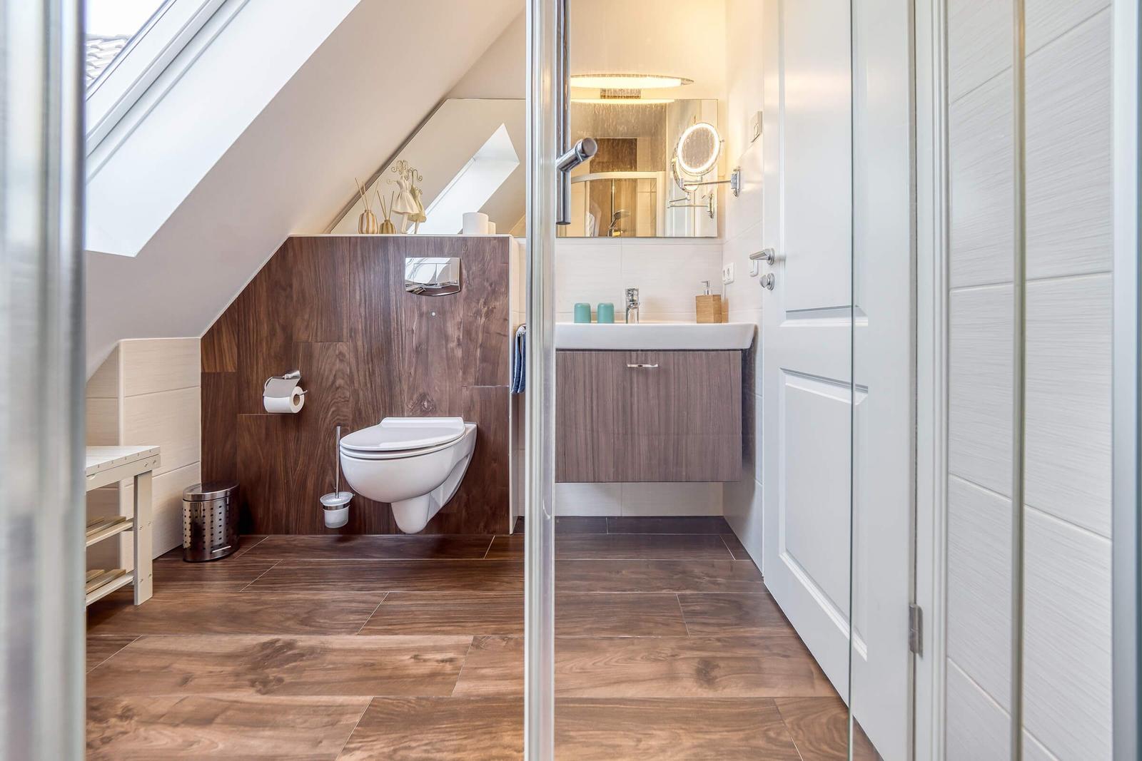 Badezimmer mit Dusche
