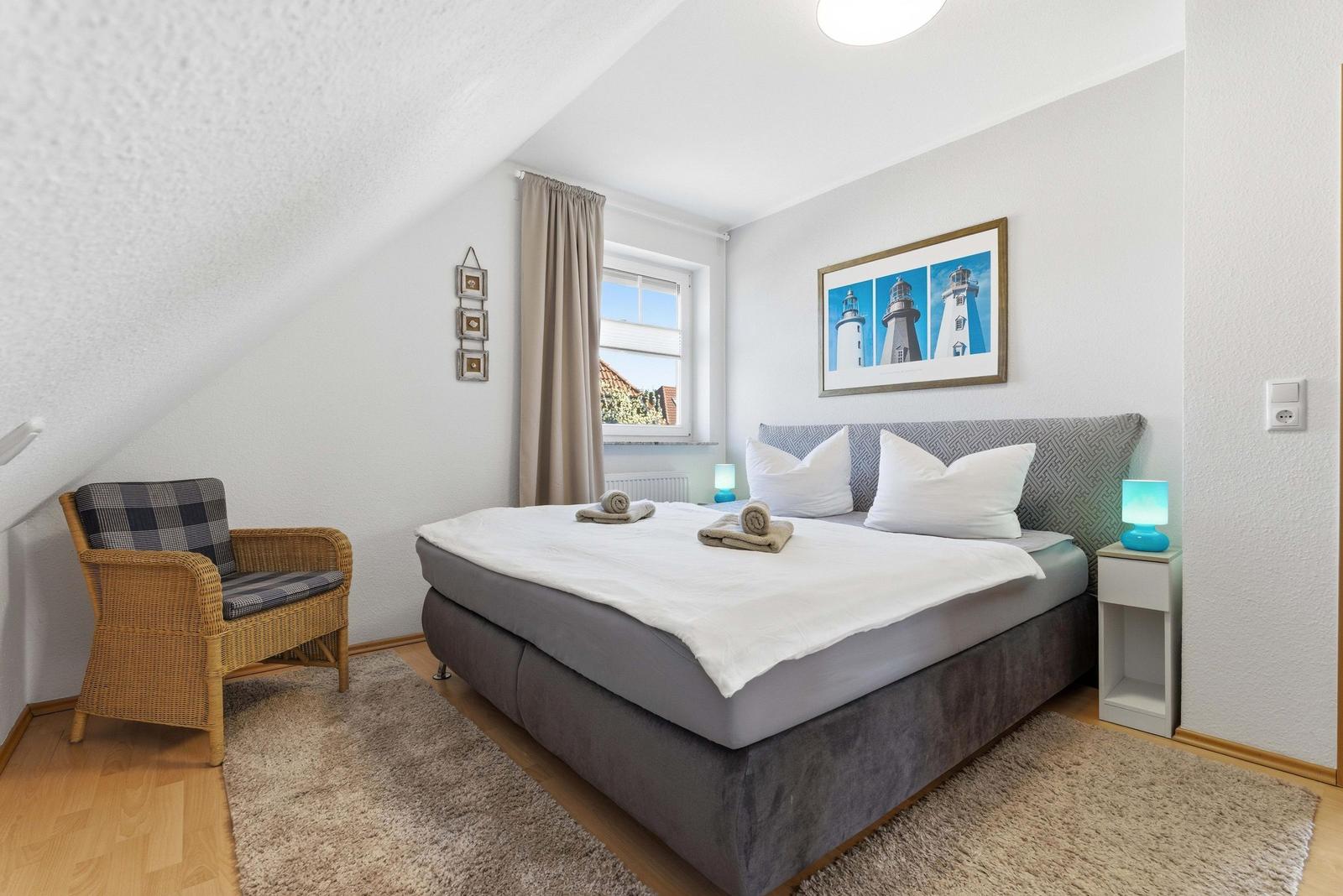 Schlafzimmer mit Doppelbett