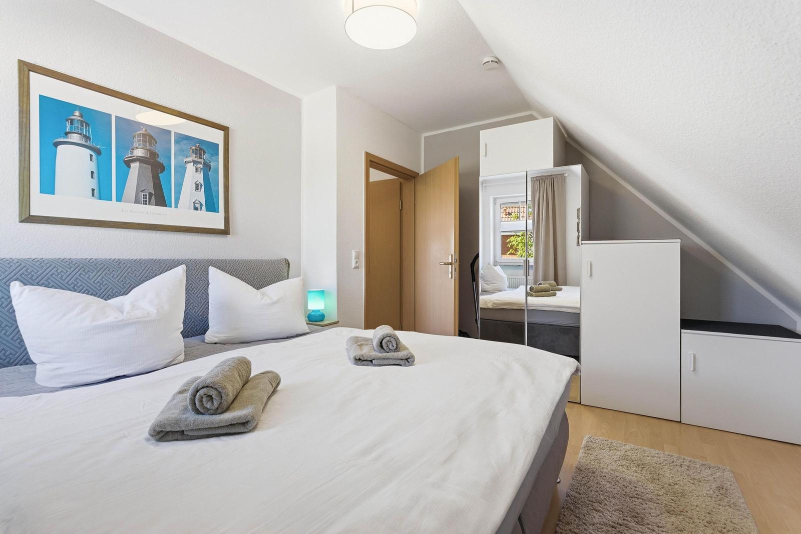 Schlafzimmer mit Doppelbett