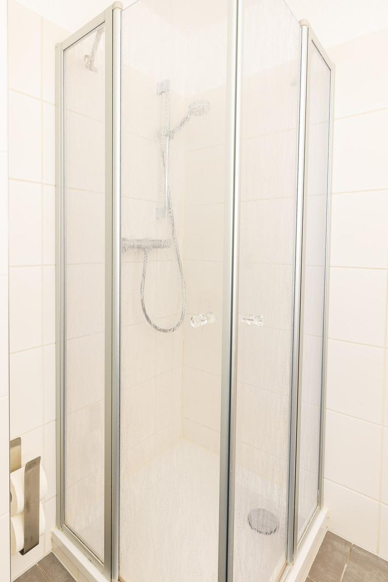 Badezimmer mit Dusche