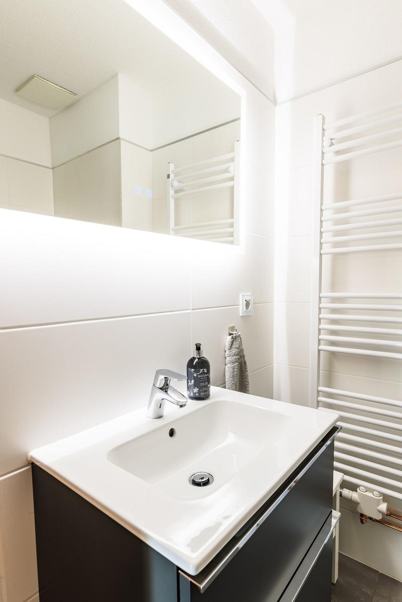 Badezimmer mit Waschbecken
