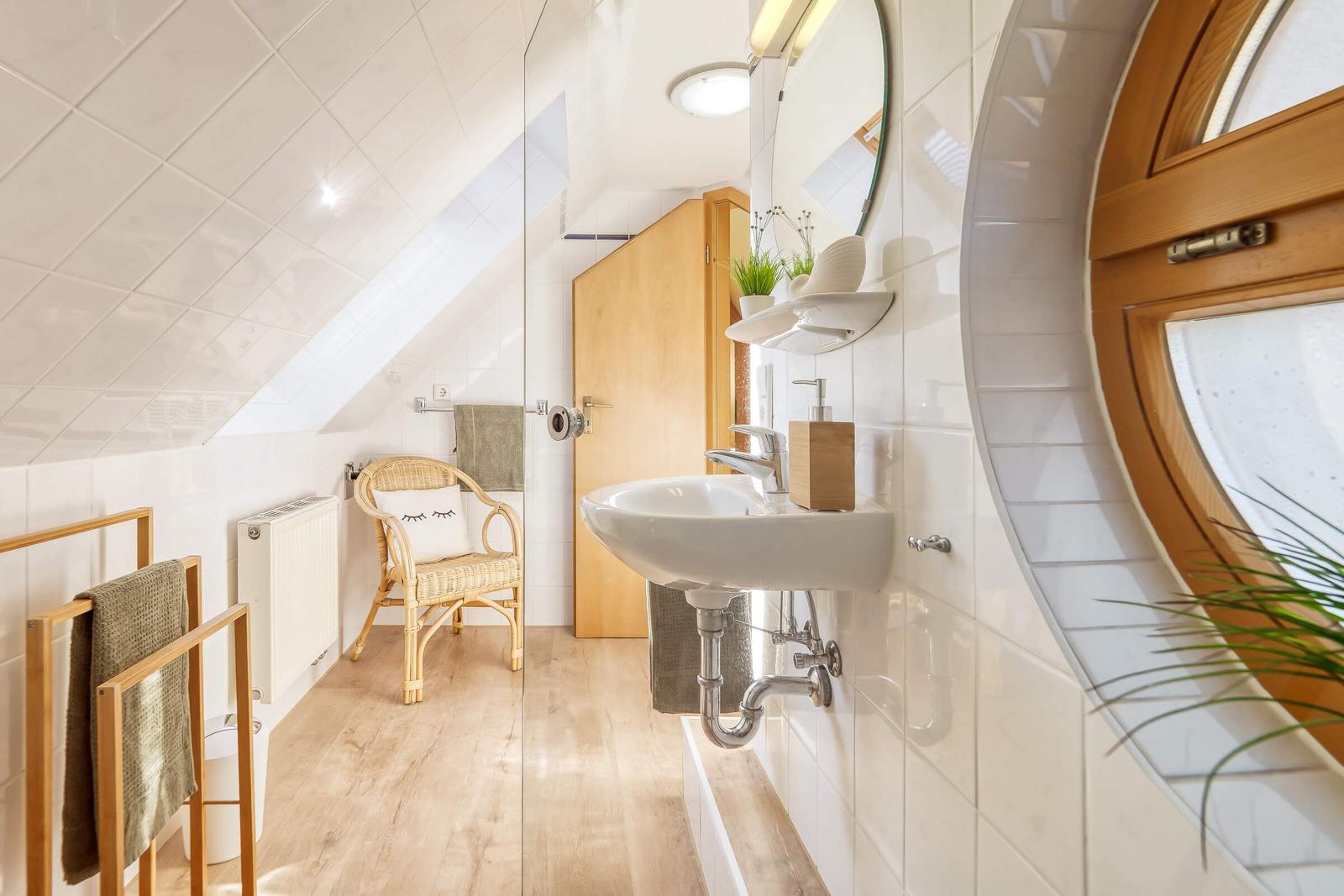 Badezimmer im Dachgeschoss