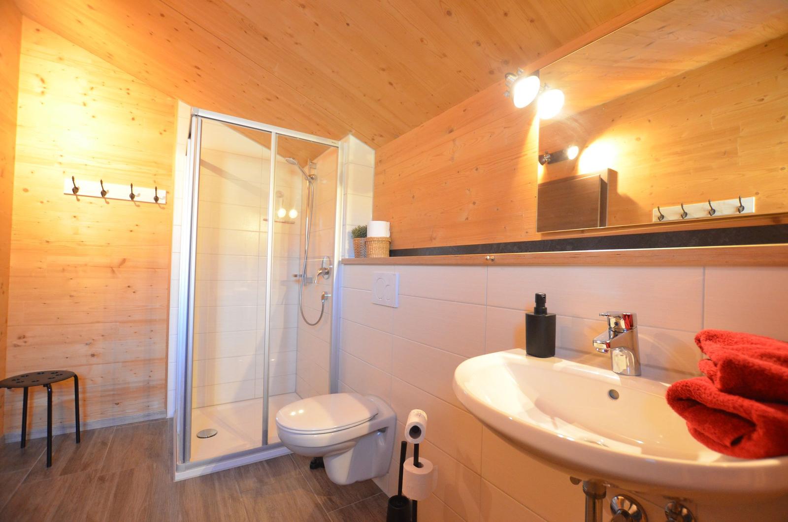 Badezimmer OG mit Dusche