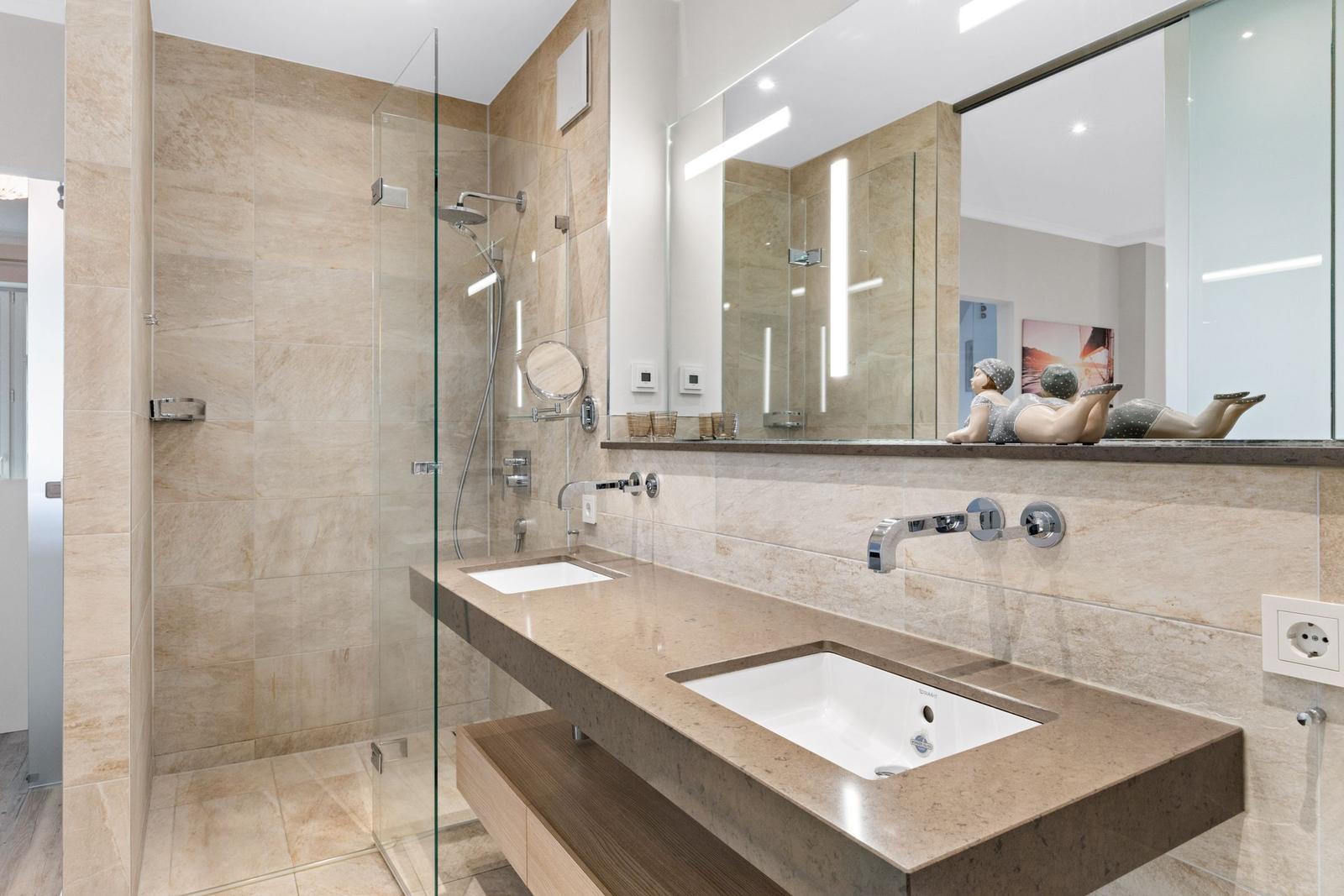 Badezimmer mit Dusche im kbvl14, Villa Löwenstein, Ostseeallee 27 in Kühlungsborn