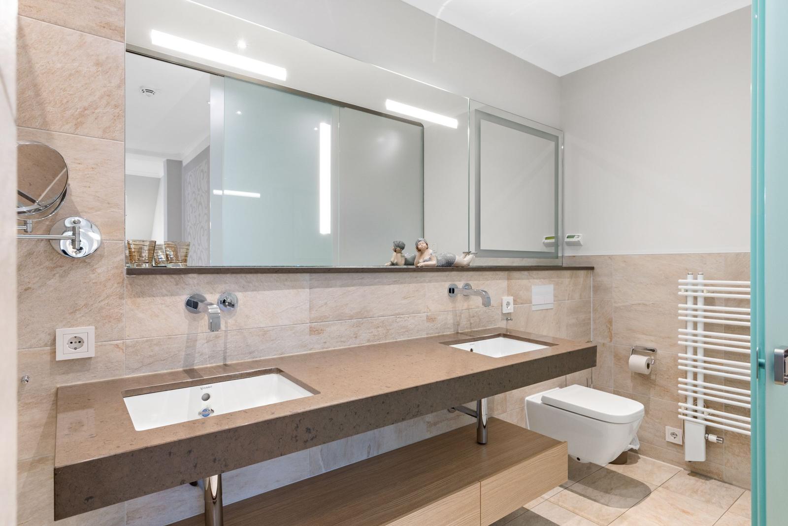 Badezimmer mit Waschtisch im kbvl14, Villa Löwenstein, Ostseeallee 27 in Kühlungsborn