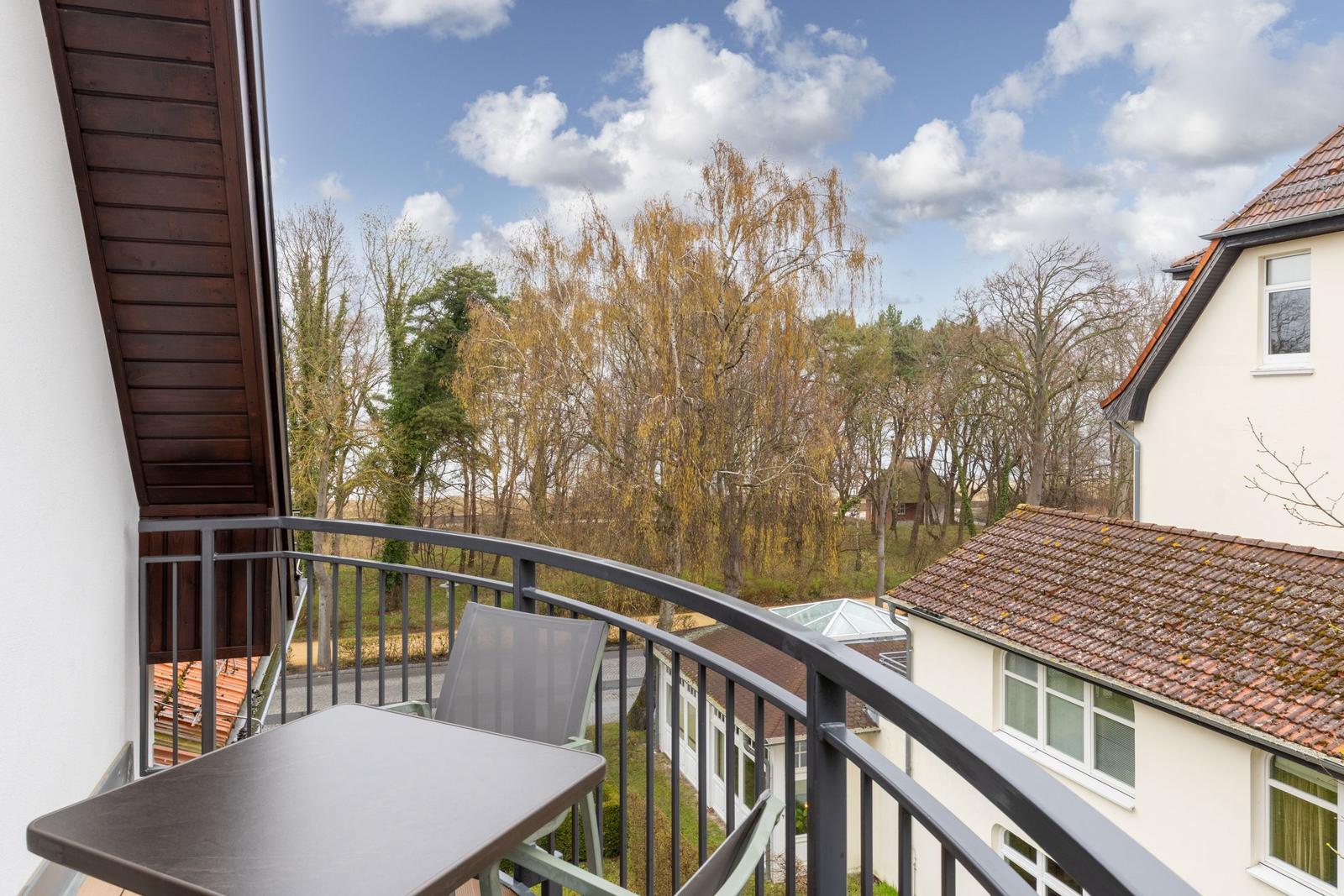 Balkon mit Ausblick im kbvl14, Villa Löwenstein, Ostseeallee 27 in Kühlungsborn