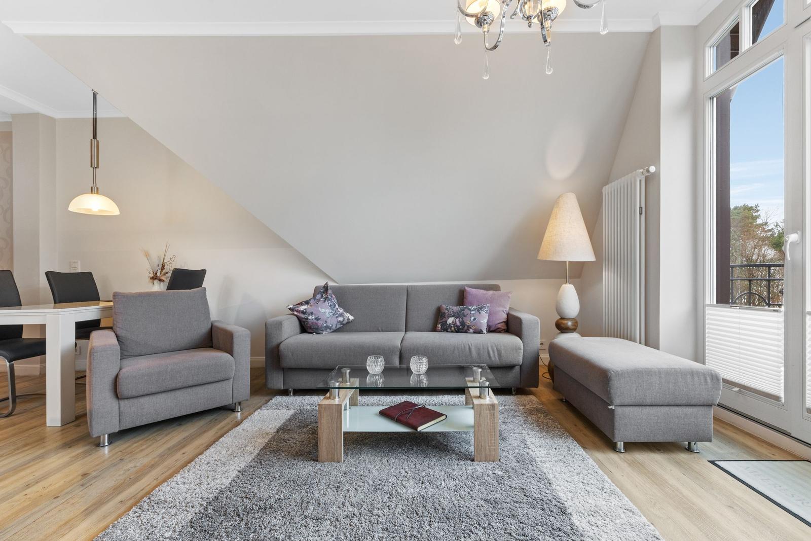 Wohnzimmer mit Couch im kbvl14, Villa Löwenstein, Ostseeallee 27 in Kühlungsborn