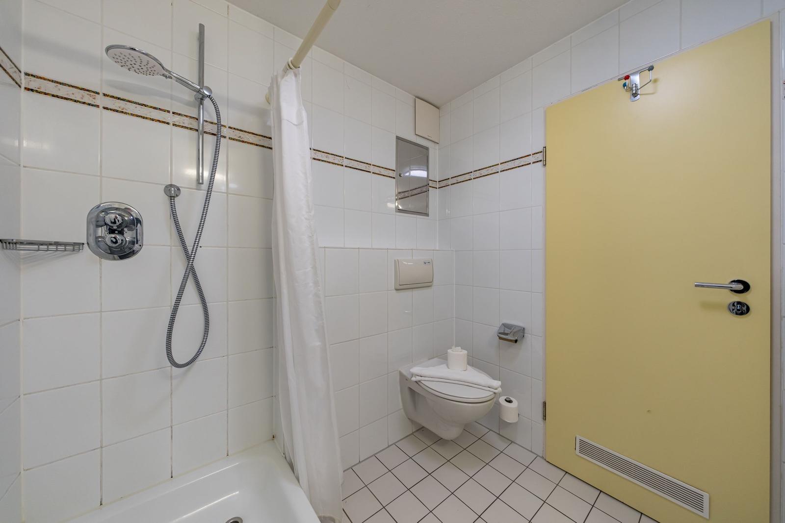 Badezimmer mit Dusche im sihi220, Hus Inselkieker, Mellumweg 6b in Schillig