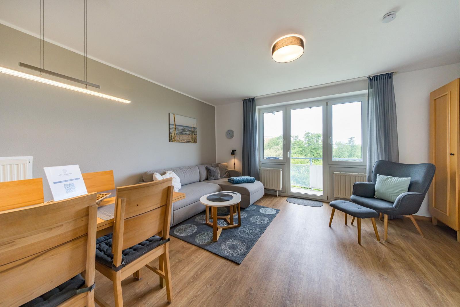 Wohn-Essbereich mit Zugang zum Balkon im sihi220, Hus Inselkieker, Mellumweg 6b in Schillig