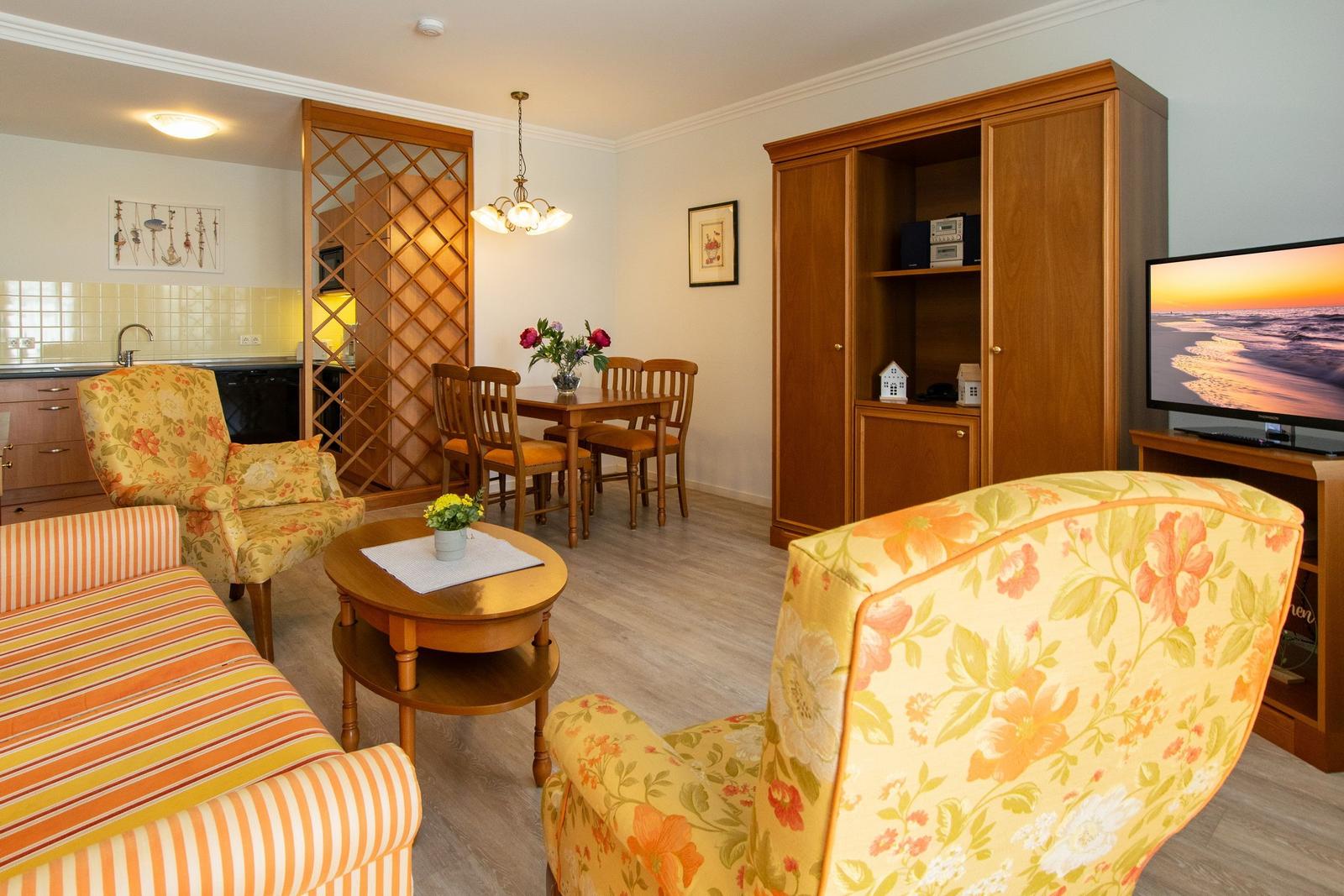 Wohn-Essbereich mit Flatscreen-TV im ussf102, Seehof 102,Strandpromenade 9-10 auf Usedom