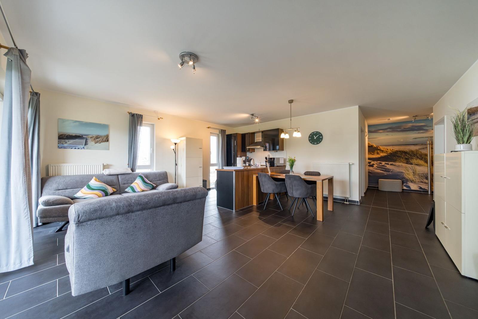 Wohn-Essbereich mit Esstisch im sinf51-1-S, Nordsee-Resort Friesland, Mellumweg 1 in Schillig