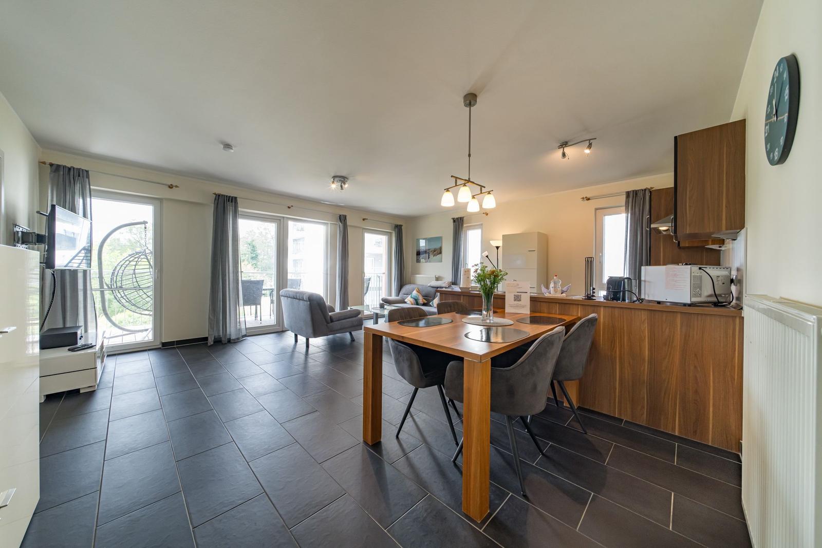 Wohn-Essbereich mit offener Küche im sinf51-1-S, Nordsee-Resort Friesland, Mellumweg 1 in Schillig