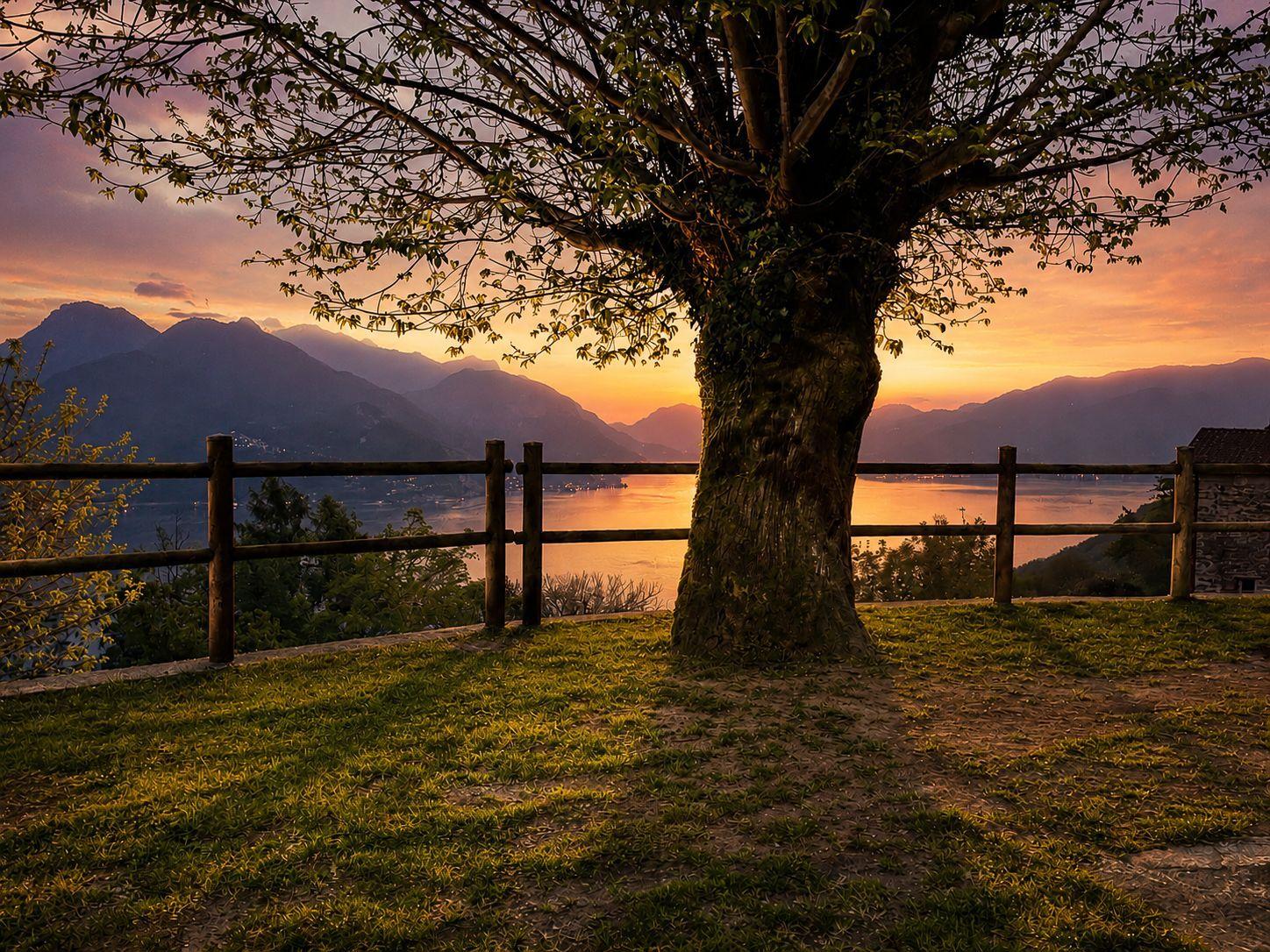 Sonnenuntergang mit Blick auf Berge