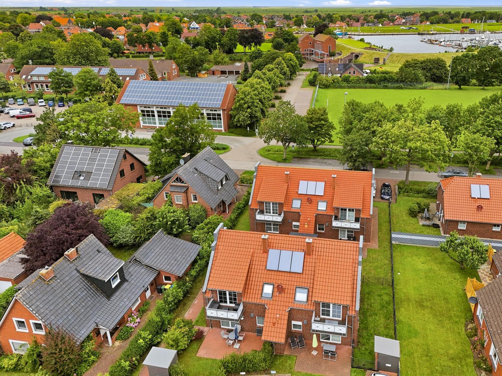 High-quality vacation apartment with view of the harbor and green surroundings.