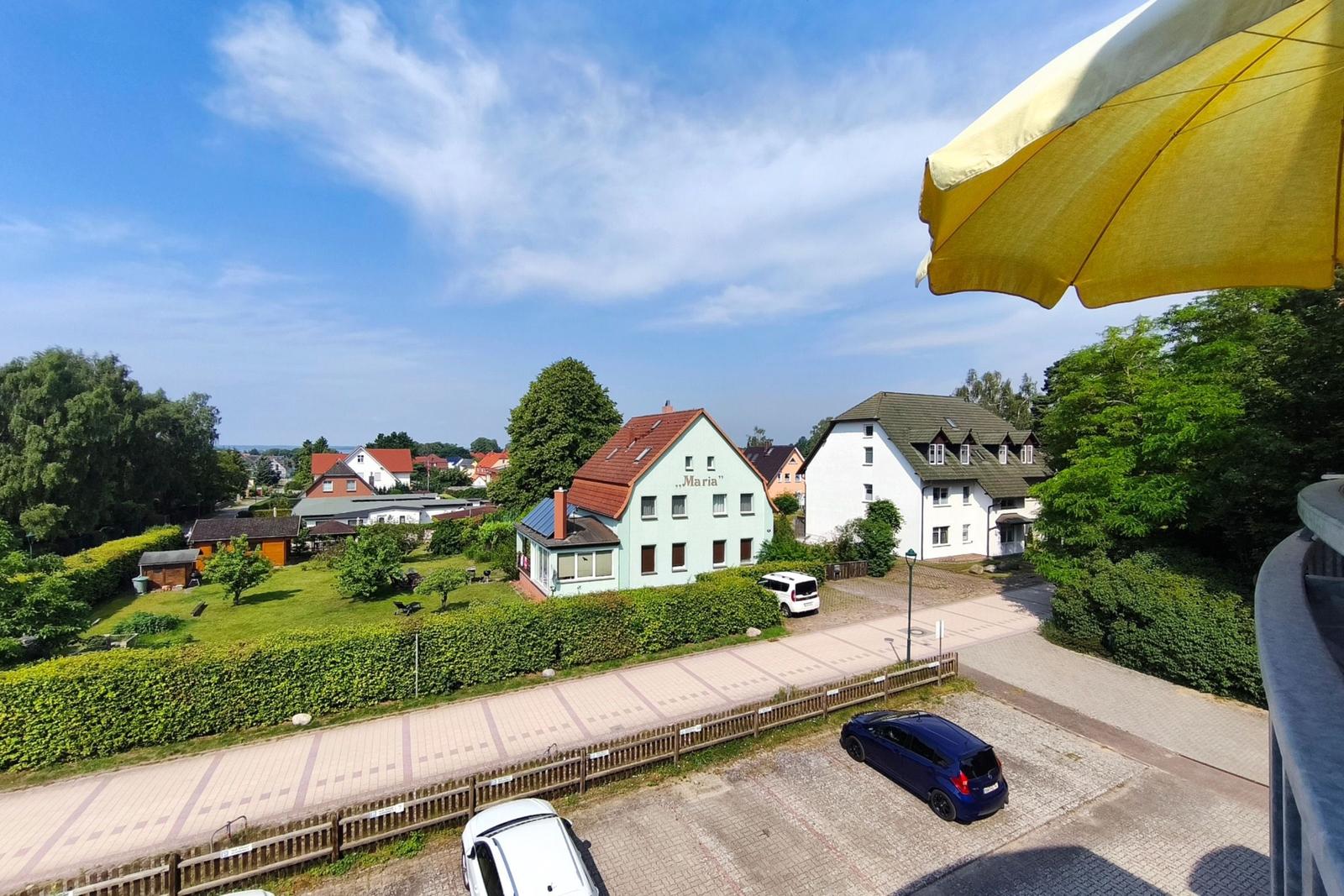 Schöner Ausblick vom Balkon über die gepflegte Ferienanlage in Koserow