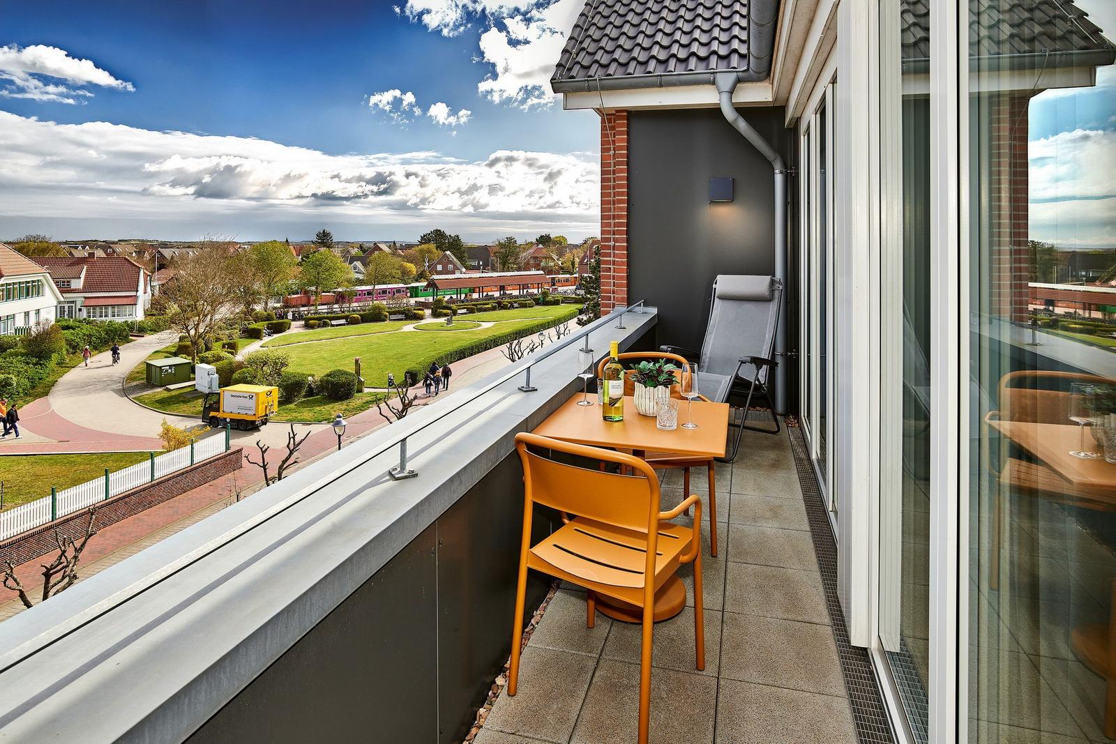 Balkon mit Ausblick im lalo18, Hauptstraße 9, Lüttjeod Apartmentvilla 18 auf Langeoog