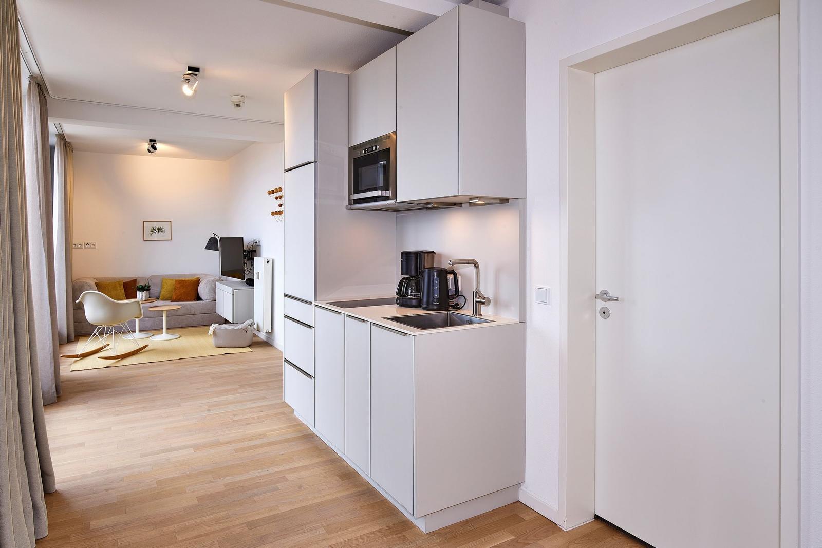 Küchenzeile im Wohnbereich im lalo18, Hauptstraße 9, Lüttjeod Apartmentvilla 18 auf Langeoog