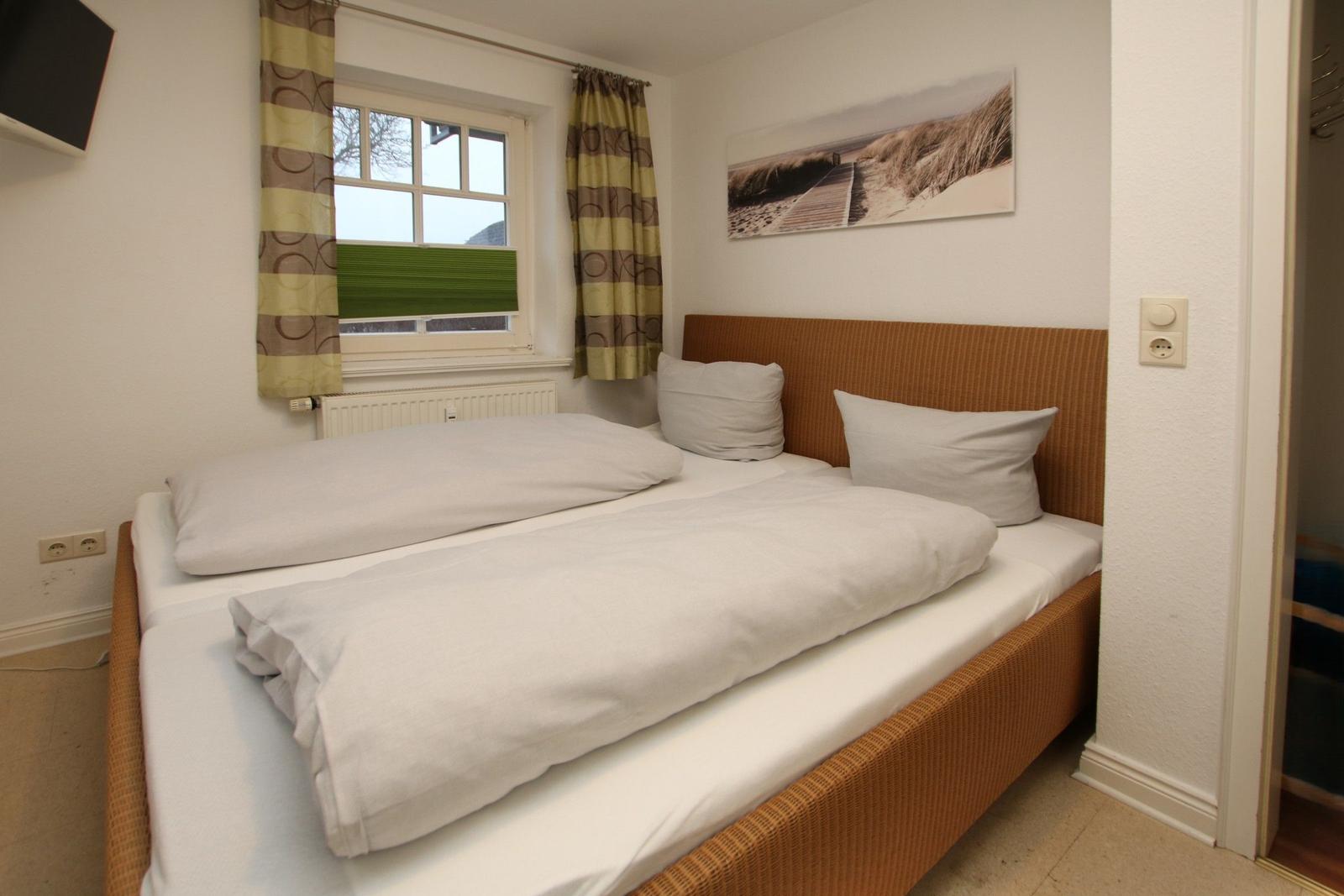 Schlafzimmer mit Doppelbett