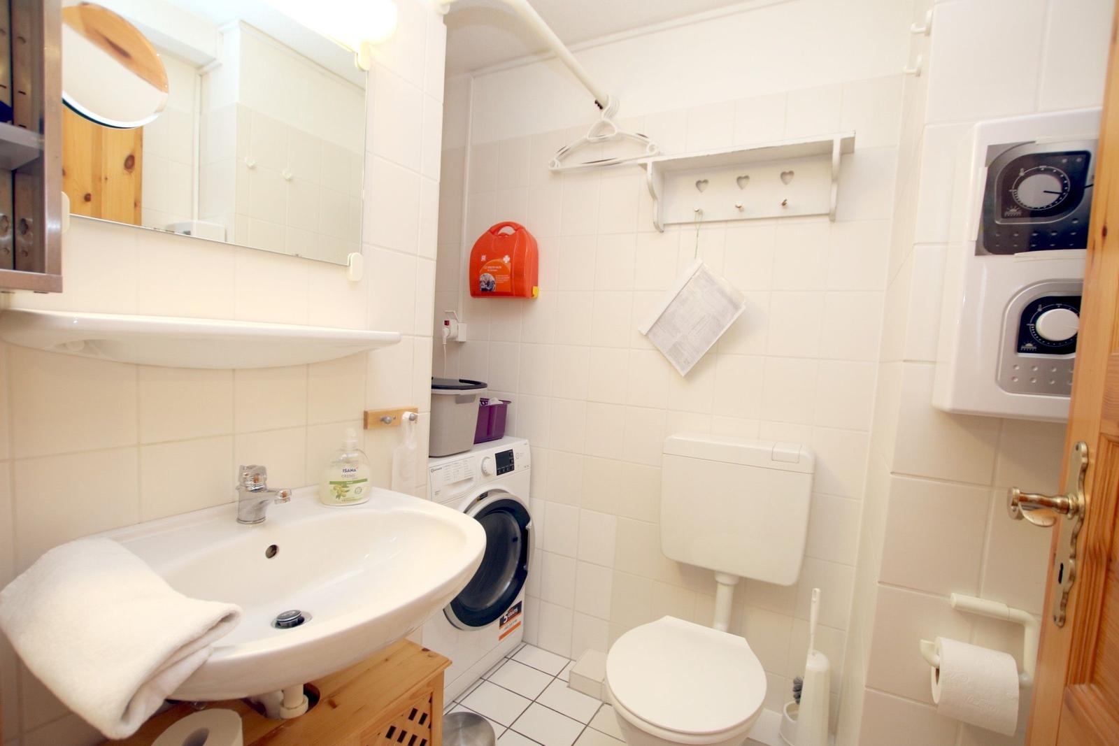 Toilette im 1 OG