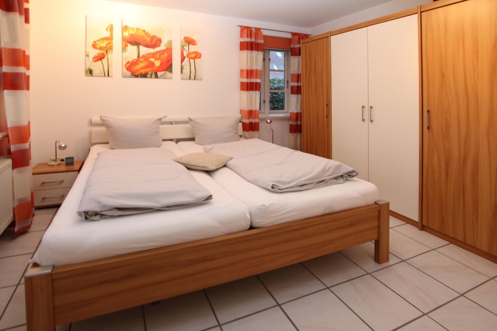 Schlafzimmer mit Doppelbett