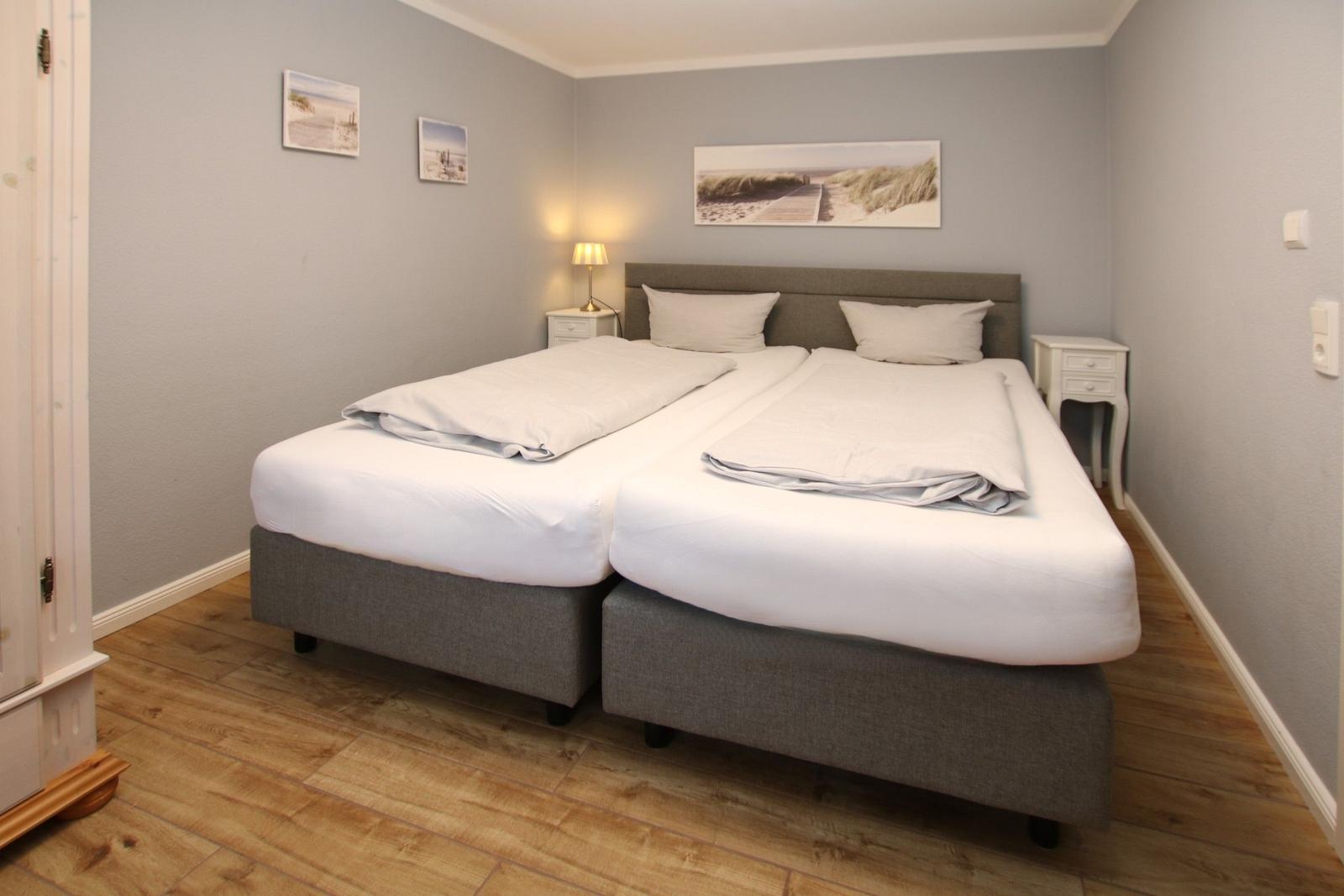 Schlafzimmer mit Doppelbett