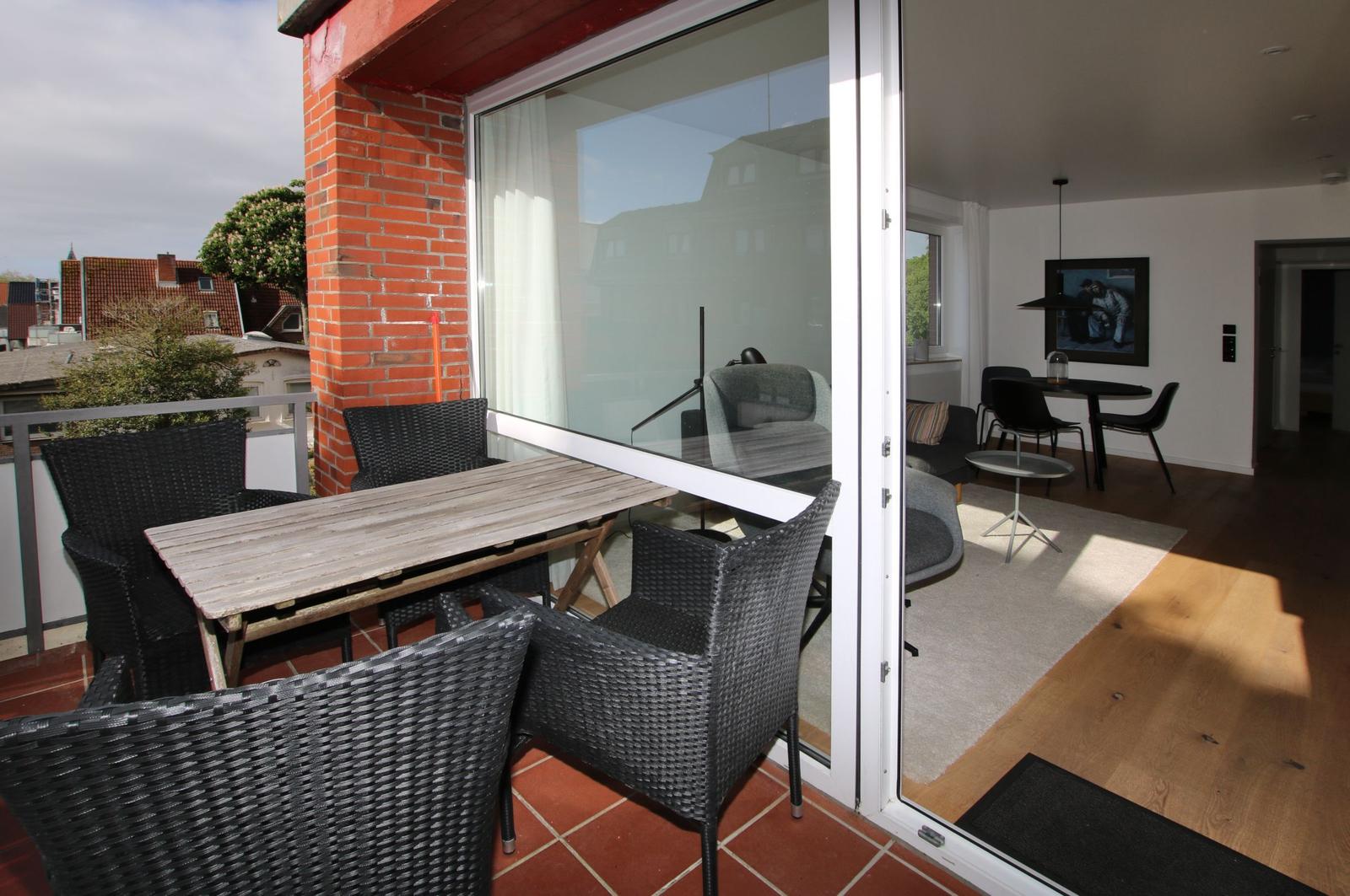 Balkon mit Blick zum Meer