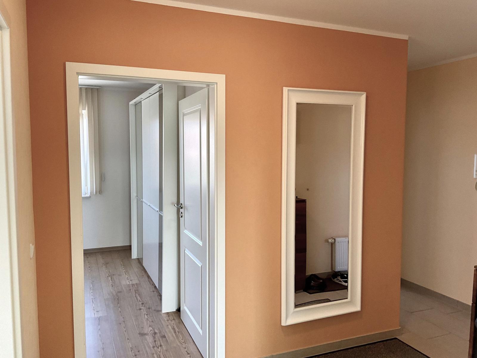 Flur mit Zugang zum Schlafzimmer