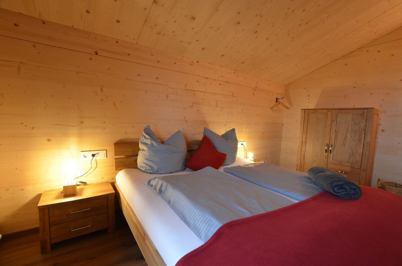 Schlafzimmer 1