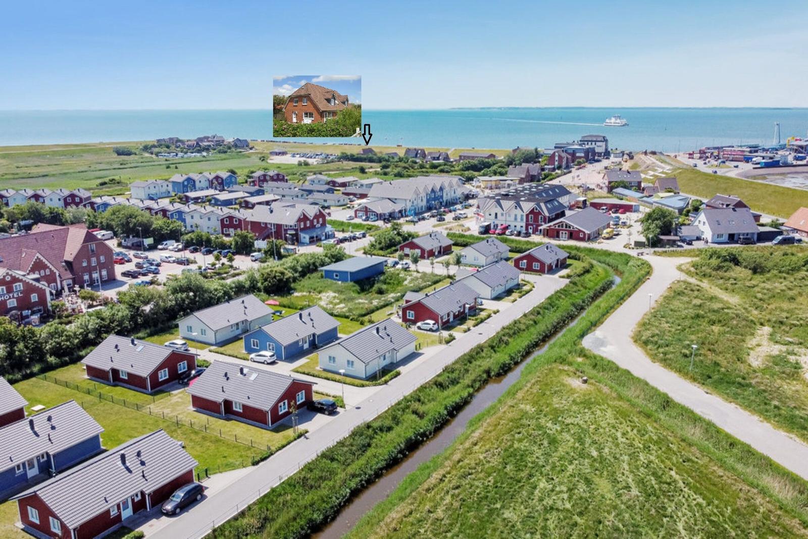 Haus mit Blick auf Meer und Hafen