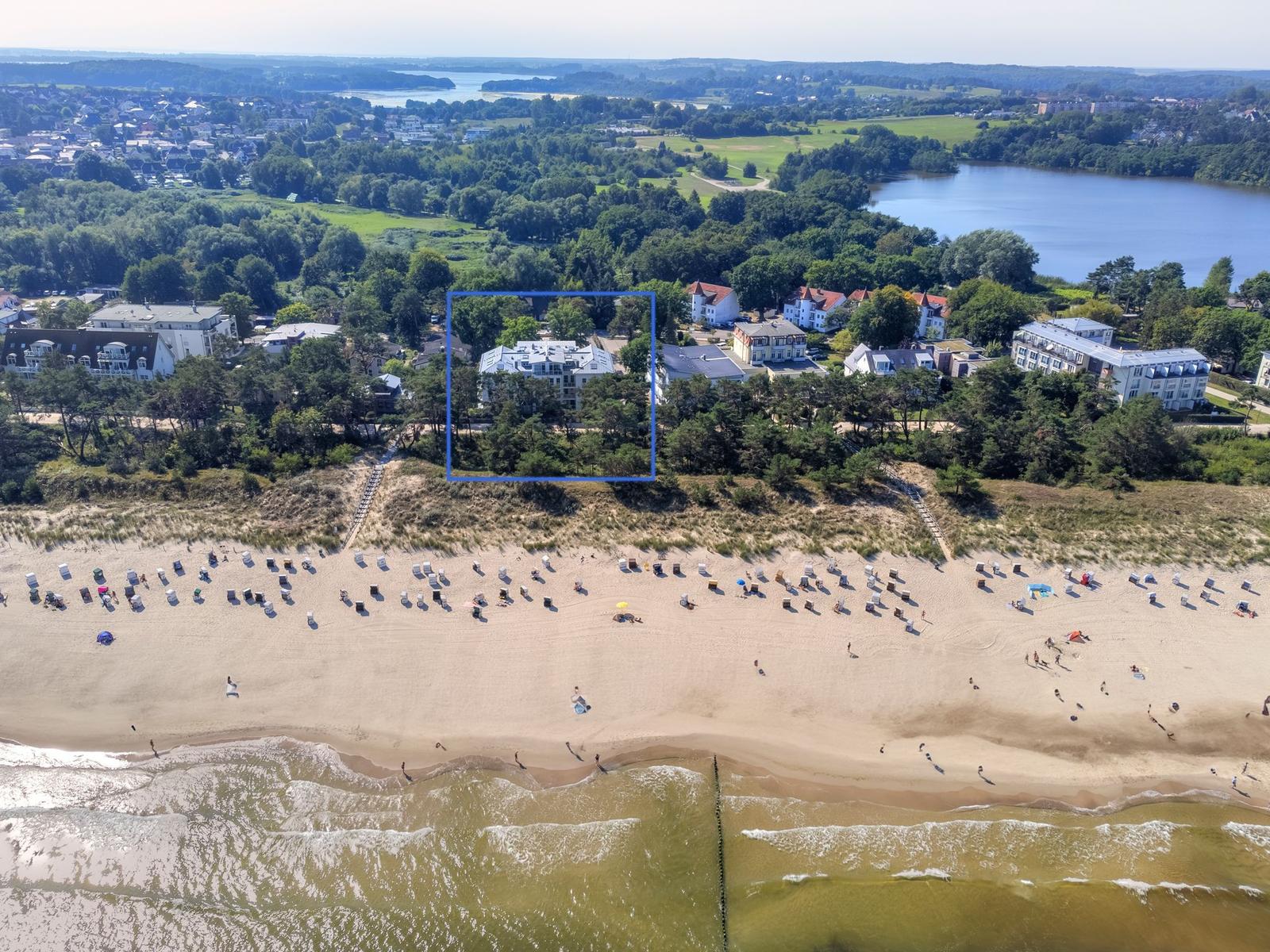 Beach villa with view of lake and dunes