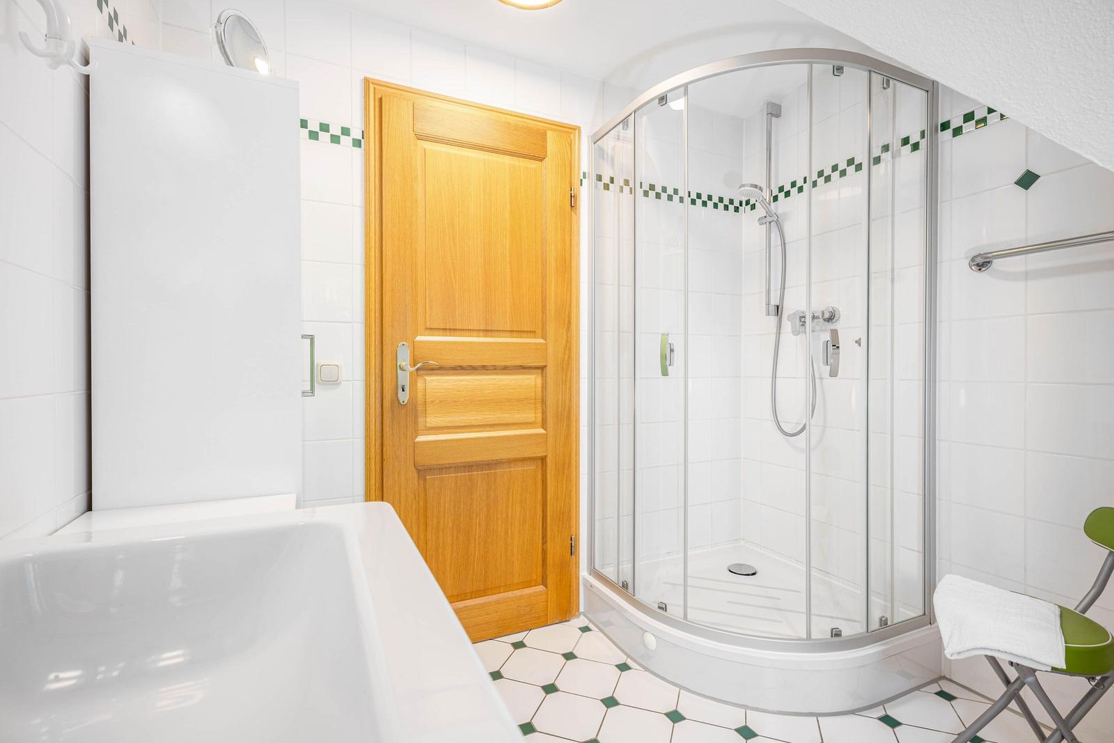 Badezimmer mit Dusche