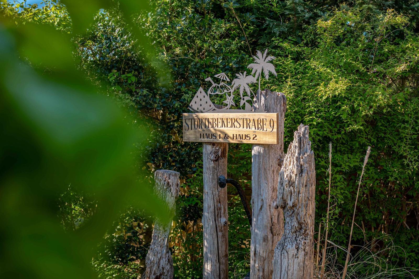 Straßenschild vom Haus an der Einfahrt