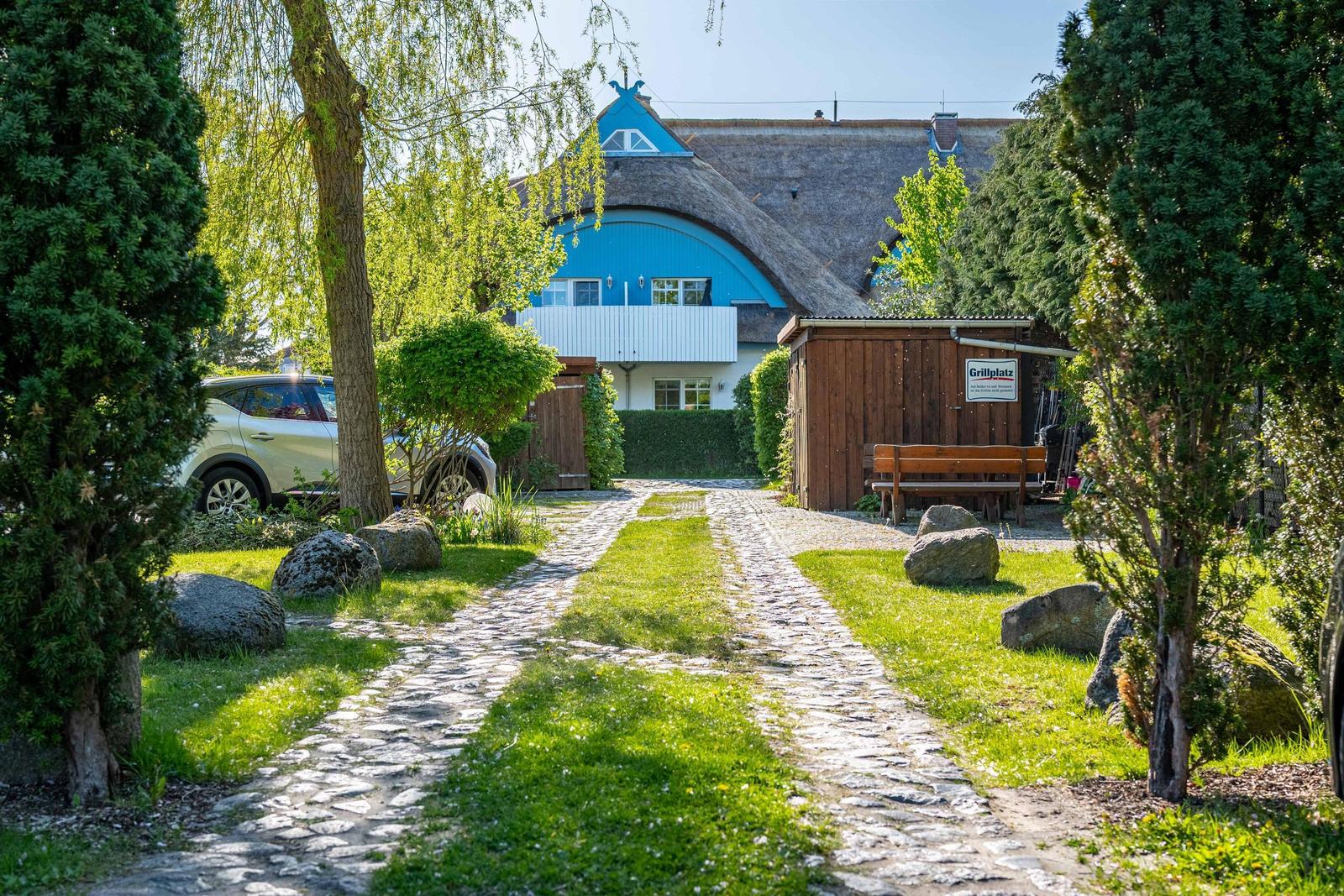 Auffahrt/ Parkplätze vom Haus
