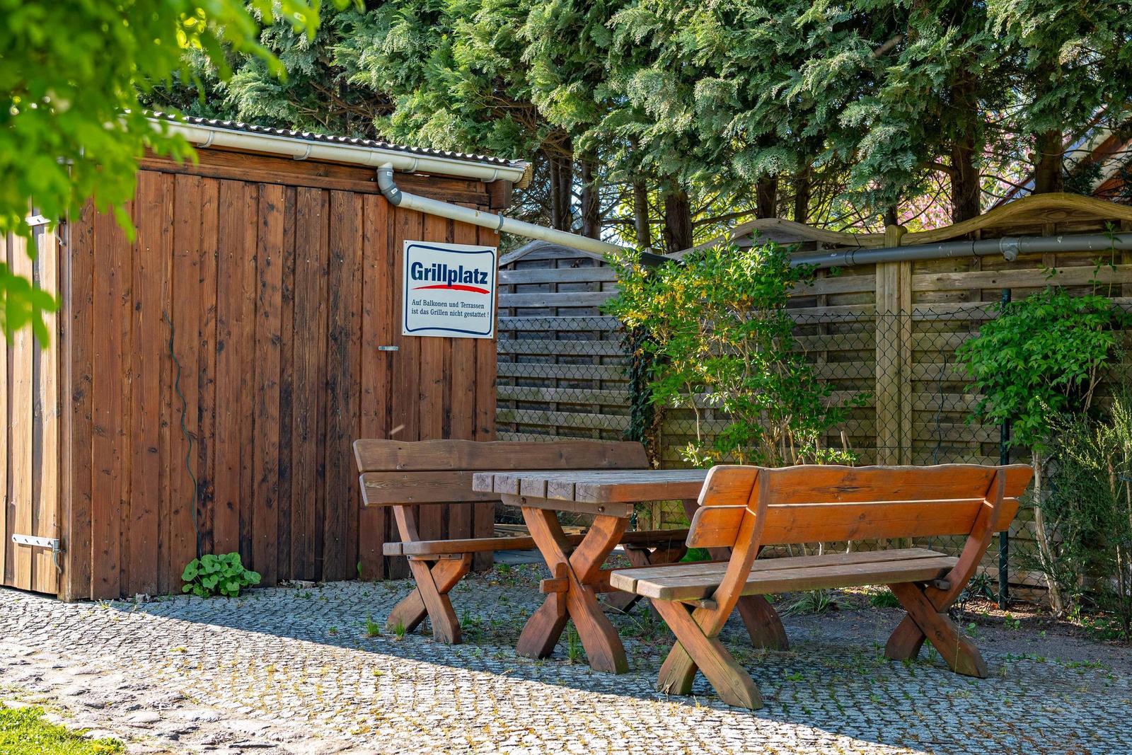 Sitzecke im Außenbereich vom Grundstück