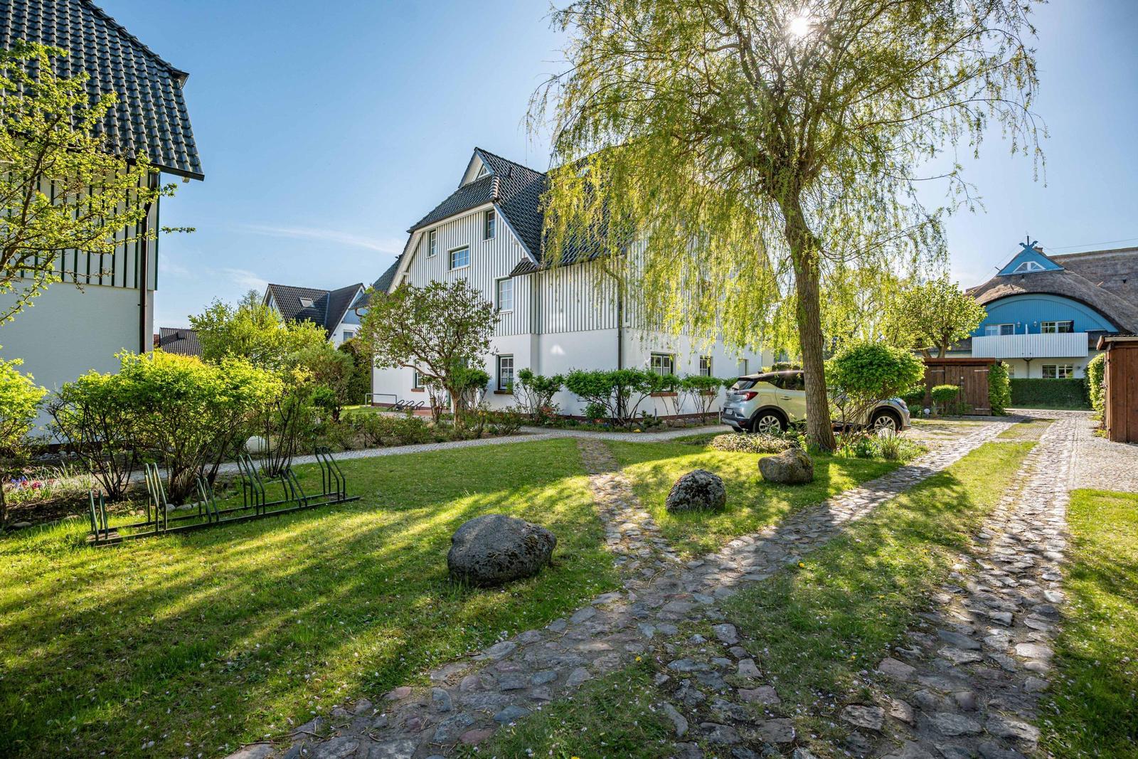 Auffahrt/ Parkplätze vom Haus