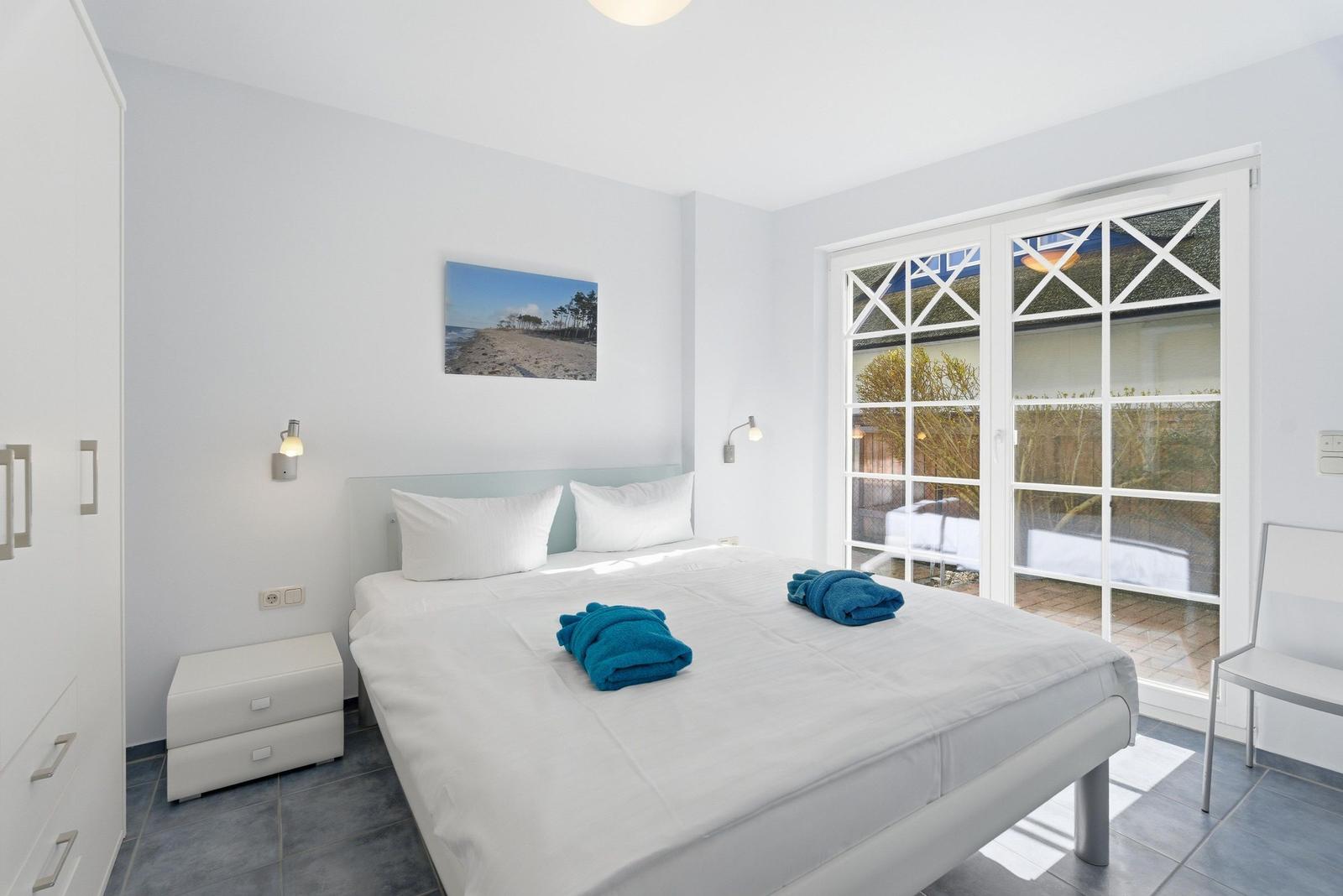 Schlafzimmer mit Doppelbett